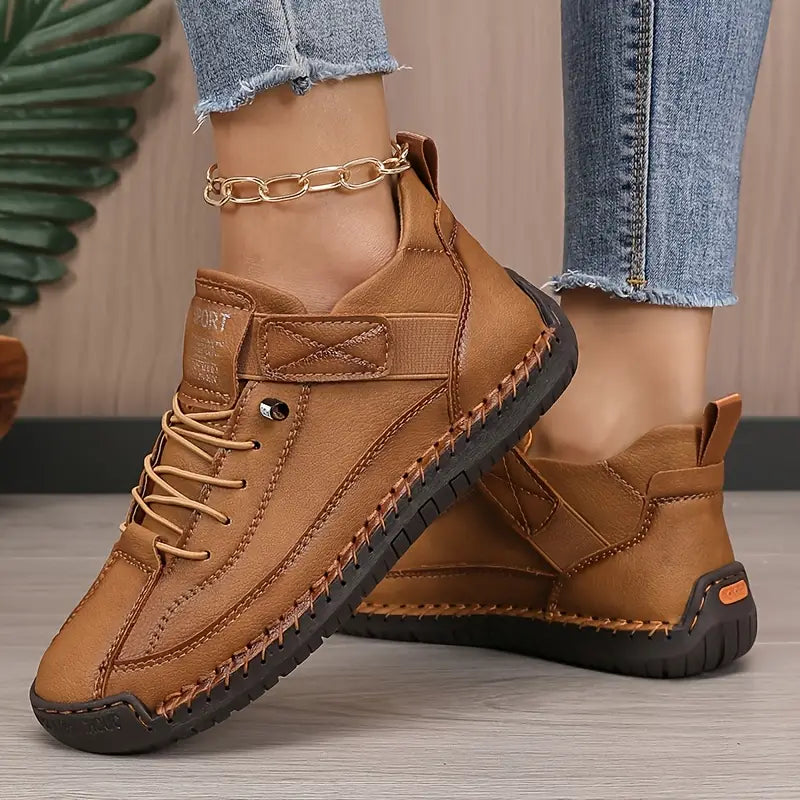 Chloe - Comfortable trainers with ergonomic support