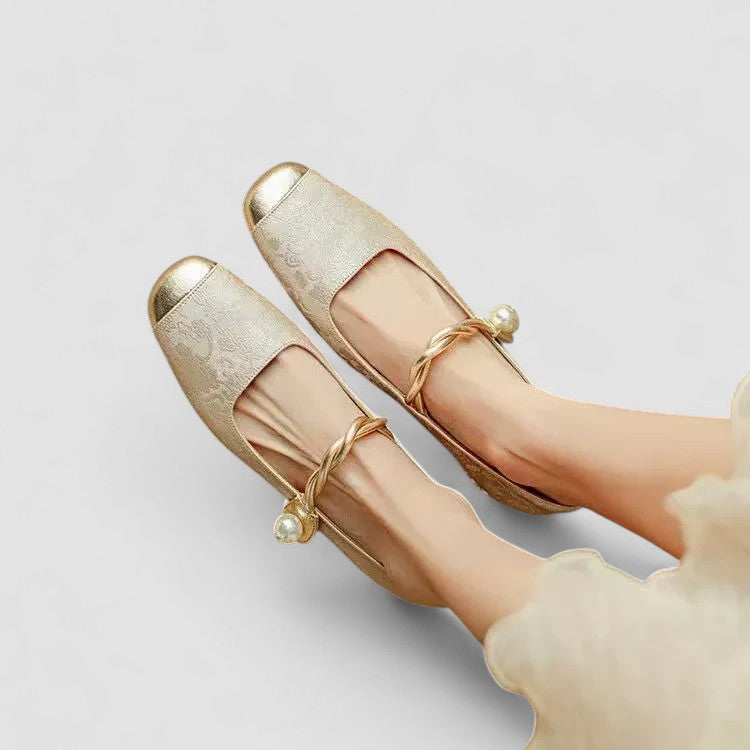 Céleste | Mary Jane Low Heel & Gold Strap