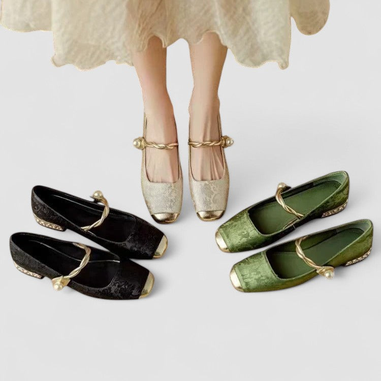 Céleste | Mary Jane Low Heel & Gold Strap