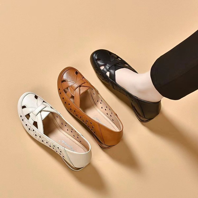 Bea | Leather Slip-On Shoes with Cut-Out Details